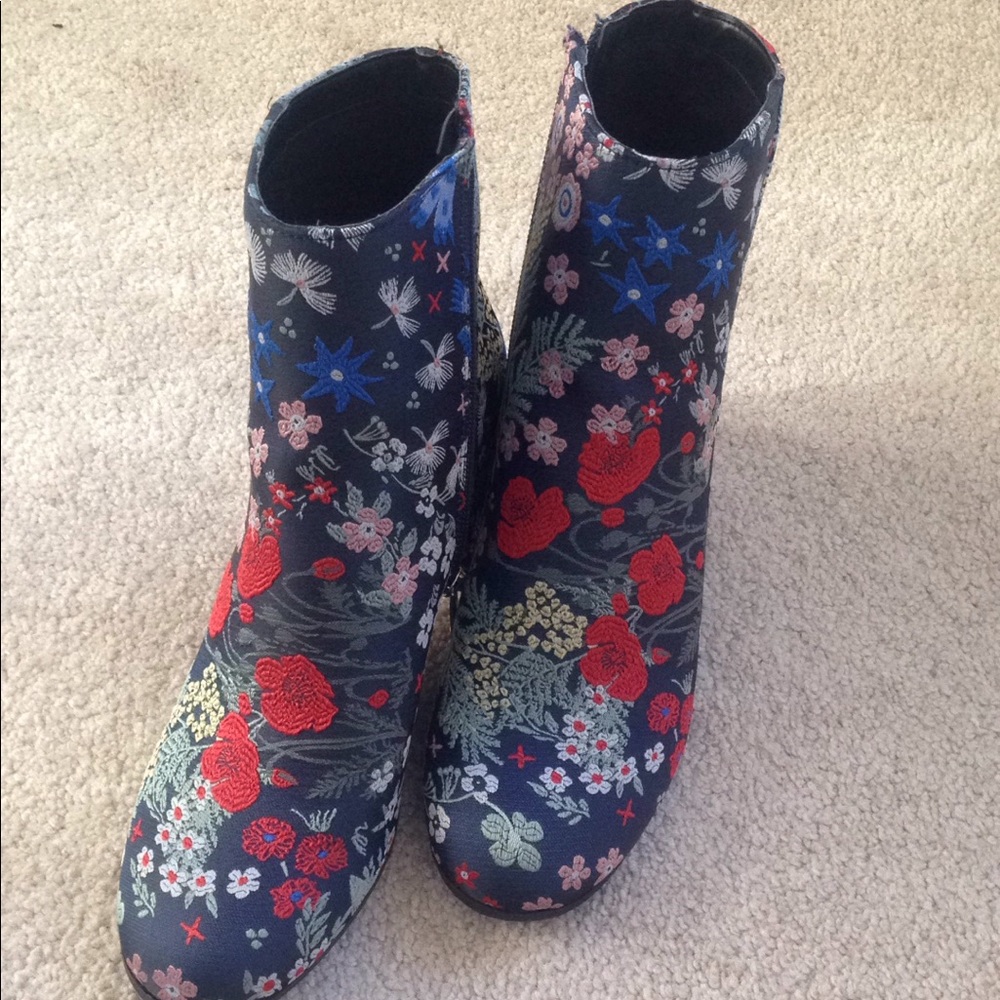 💥Embroidered boots💥